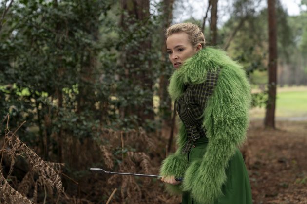 Villanelle from Killing Eve goes golfing in a crazy green outfit and kills a tourist with a golf club.